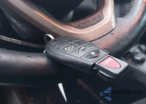 2015 Jeep Cherokee Latitude z USA, uszkodzony, nr VIN 1C4PJMCB2FW511229